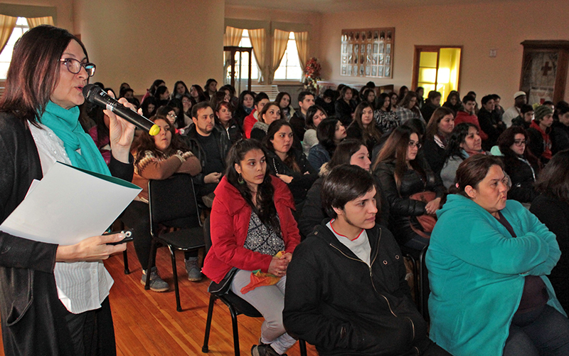 Orientadora imparte charla en Santo Tomás Punta Arenas sobre inclusión e integración en el sistema educativo