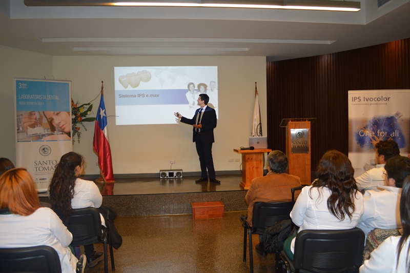 Futuros laboratoristas dentales celebran su día en sede Santiago Centro