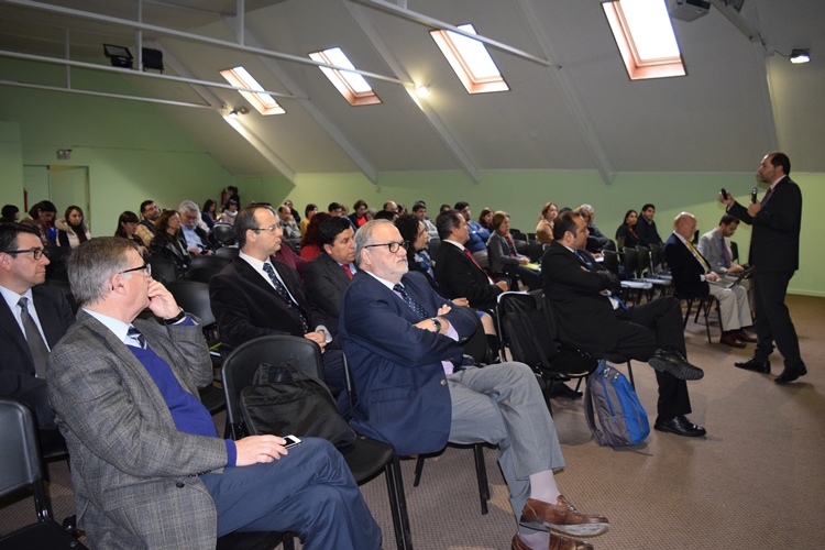 Colaboradores y académicos UST reciben más información sobre proceso de acreditación