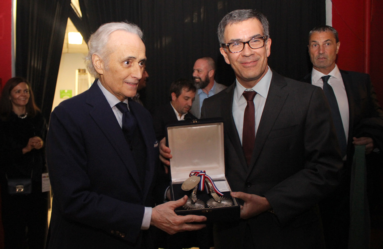Universidad Santo Tomás entrega reconocimiento al tenor español José Carreras