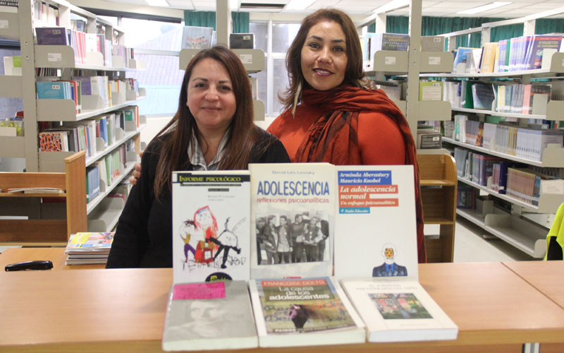 Docente donó colección de libros de psicoanálisis a biblioteca de Santo Tomás La Serena