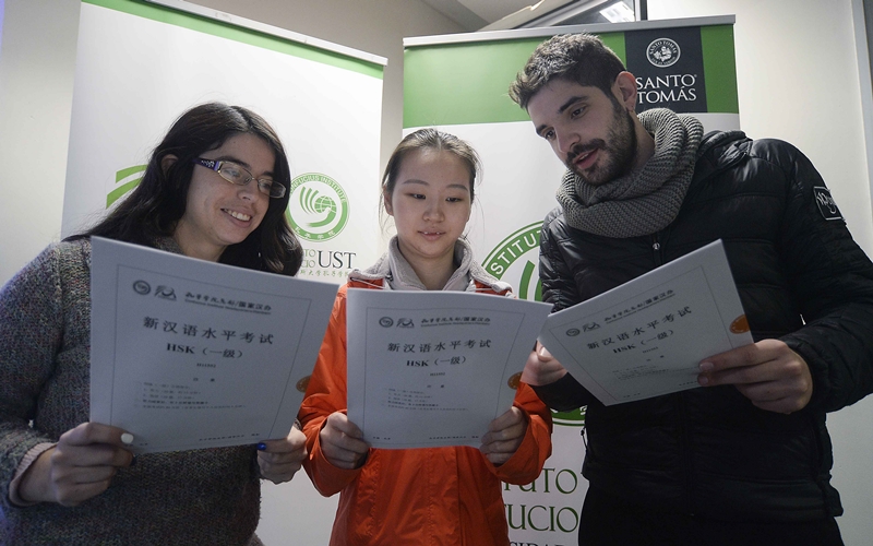 85 chilenos rinden examen internacional para certificar su nivel de chino mandarín