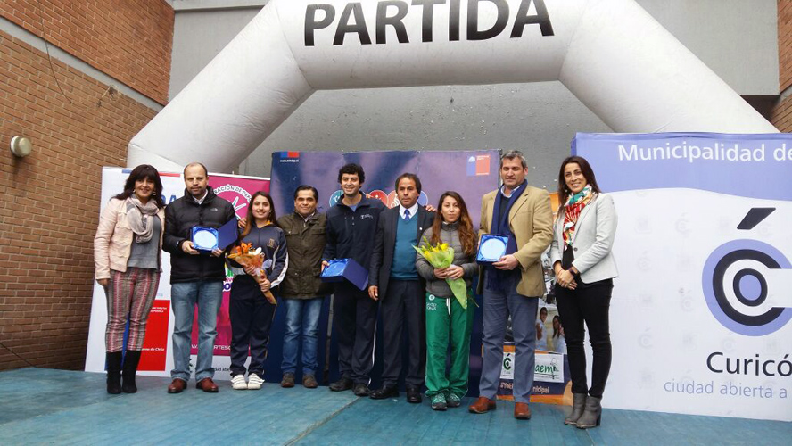 Subsecretaria de Deportes entregó reconocimiento a Santo Tomás Talca por apoyar Feria de la Actividad Física