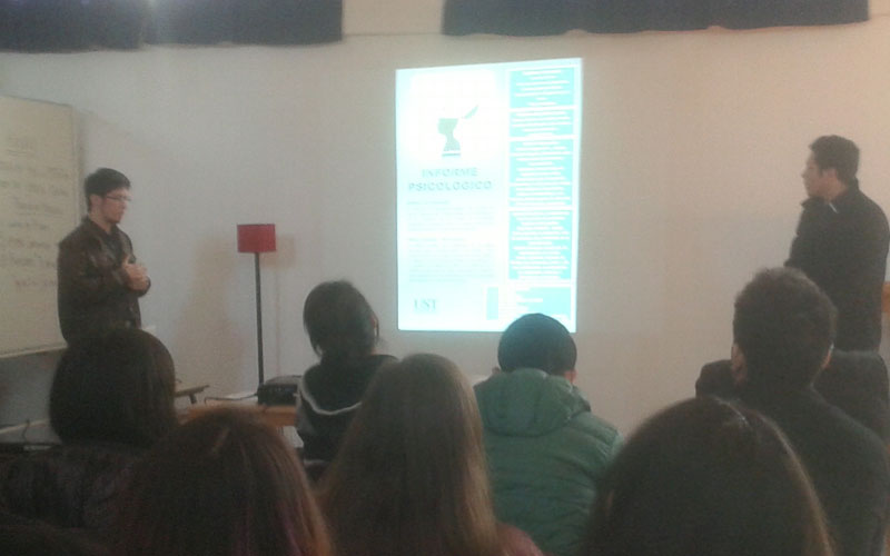 Alumnos de Psicología presentaron resultados de evaluaciones a estudiantes de enseñanza básica
