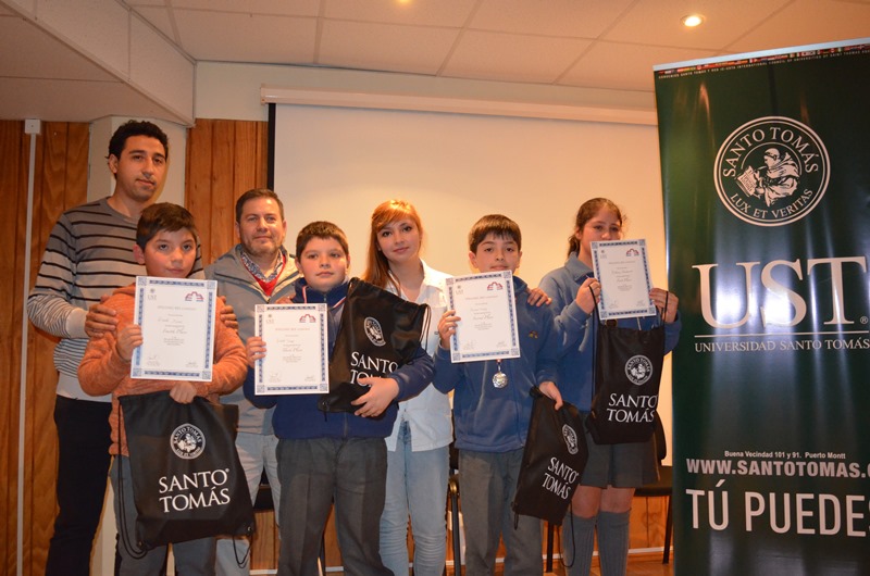 Escolares mejoran su nivel de inglés con concurso de deletreo