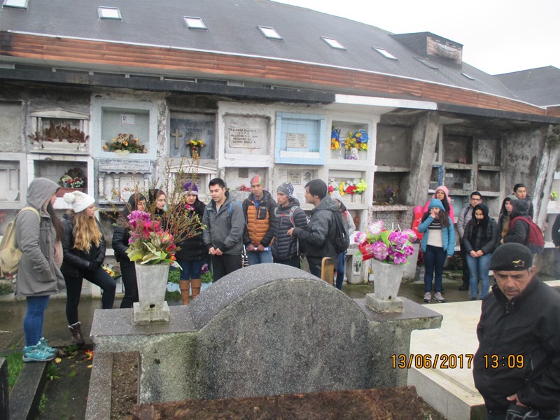 Estudiantes de Turismo implementan Tour al Cementerio General