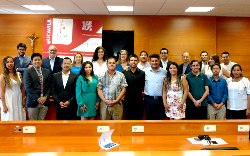 Egresados del MBA en Administración de Empresas UST participan de gira de estudios y graduación en Universidad Católica de Ávila
