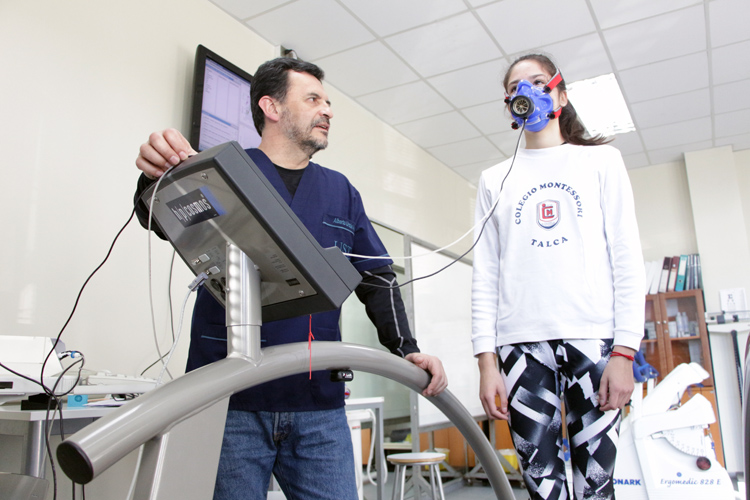 Convenio de Vinculación entre la Escuela de Kinesiología y Colegio Montessori beneficiará a más de 50 deportistas