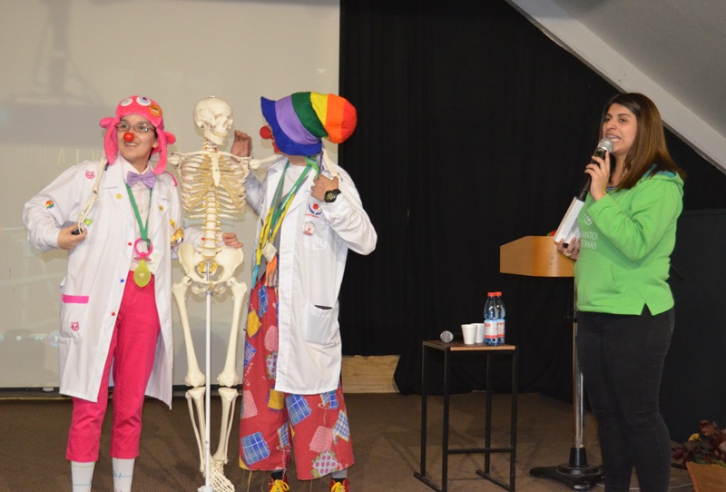 Clowntagiosos motivaron a estudiantes con Terapia de la Risa