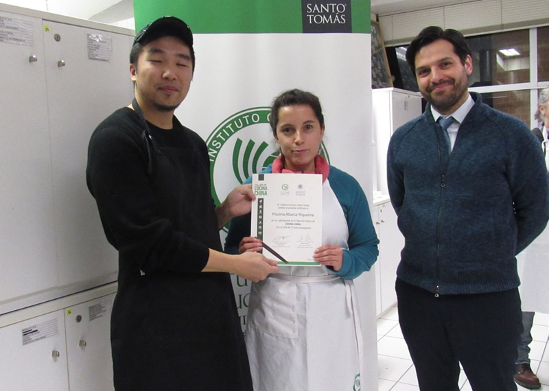 Alumna de taller de Cocina China: “Me gustó la simpatía y buena disposición de los profesores”