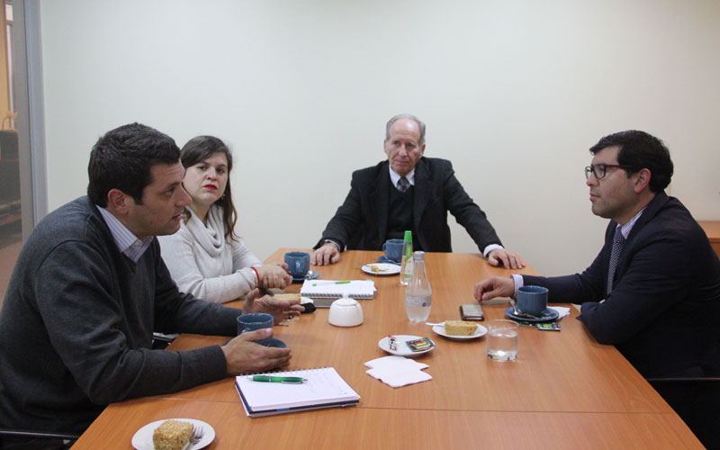 Mediante reunión con alcalde de Monte Patria, comienzan a delinearse Trabajos voluntarios de Verano de Santo Tomás