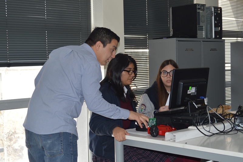 Sede Santiago Centro realizó doble jornada de “Tomasino por un día”