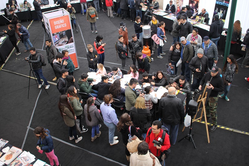 Miles de personas visitaron FIC Santiago 2017