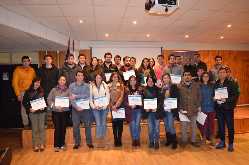 Dictan seminario de importaciones a egresados Santo Tomás