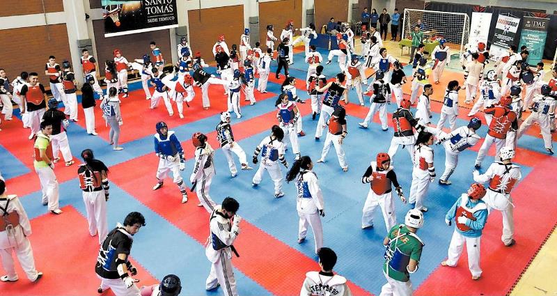 Entrenamiento masivo de Taekwondo se realizó en Santo Tomás Temuco