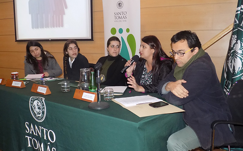 Especialistas debatieron sobre los conflictos del patriarcado e identidad de género