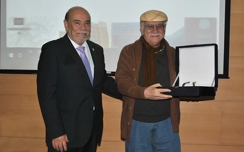 Con homenaje a Tito Fernández se dio inicio al 8° Torneo Nacional de Debates Santo Tomás en Viña del Mar