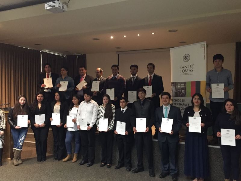 Estudiantes de Técnico en Veterinaria y Producción Pecuaria de Santo Tomás Temuco recibieron certificación intermedia