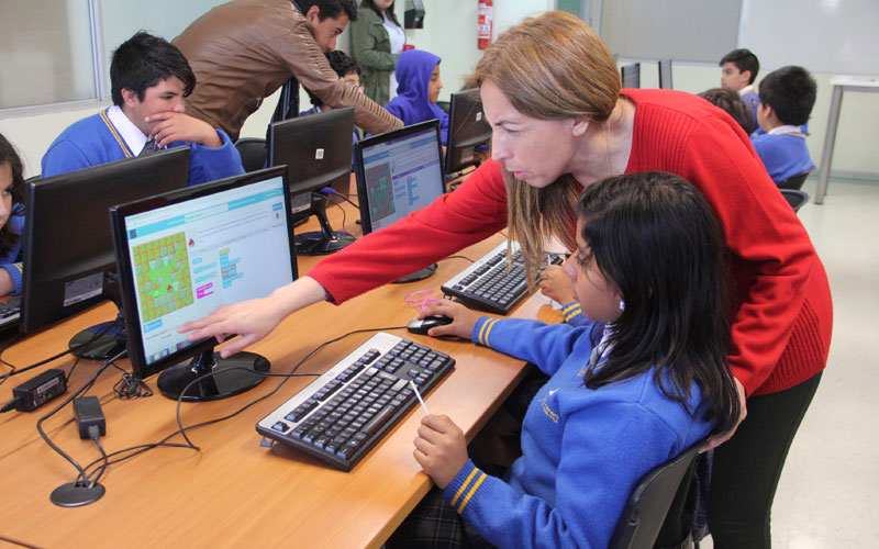 Mediante juegos, escolares aprendieron nociones de programación informática en IP Santo Tomás La Serena