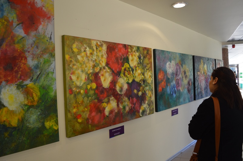 Santo Tomás en el Arte inauguró la exposición “Sueños entre Flores” en Temuco