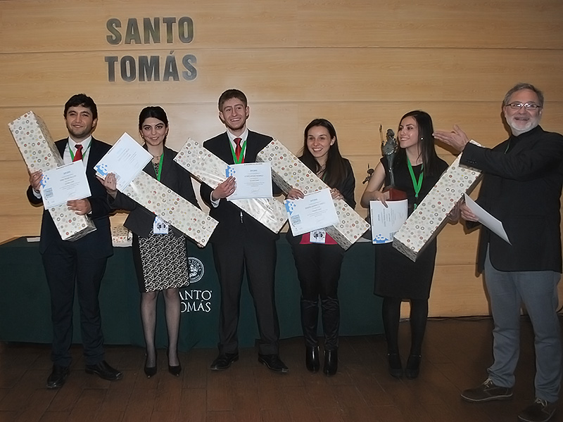 Equipo de Los Ángeles obtuvo 2° lugar en VIII Torneo Nacional de Debates Santo Tomás