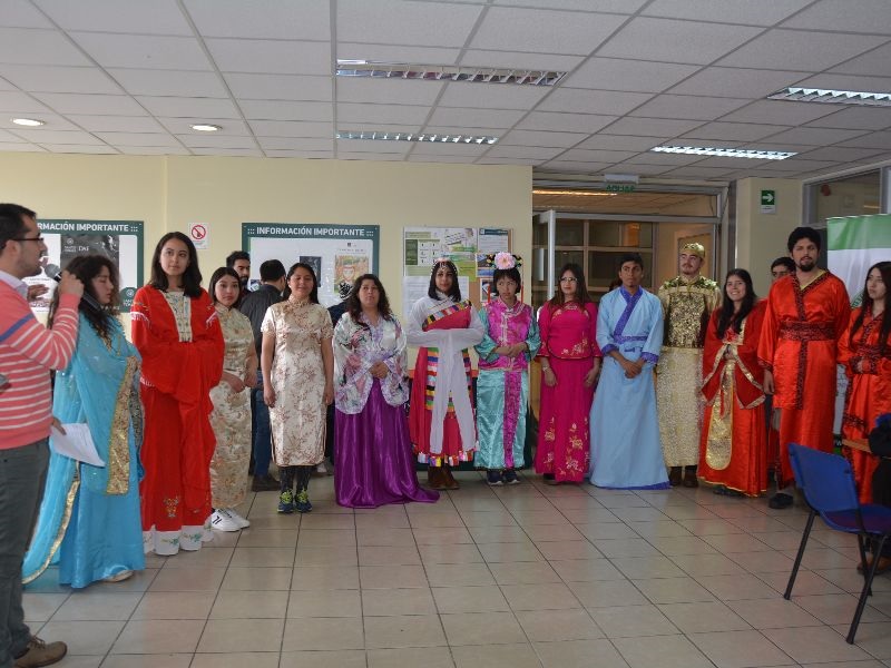 Con desfile de vestimentas celebraron Día Mundial del Instituto Confucio