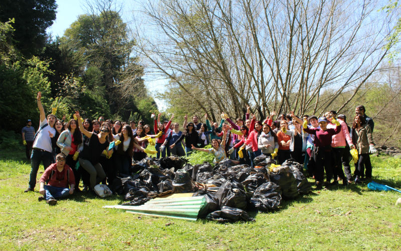 Santo Tomás Los Ángeles refuerza el compromiso social de sus estudiantes a través de recolección de desechos