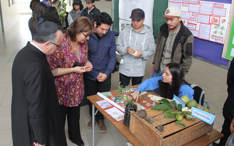 Mediante exposición, alumnos dieron a conocer el manejo y cuidado de cultivos agrícolas de importancia regional