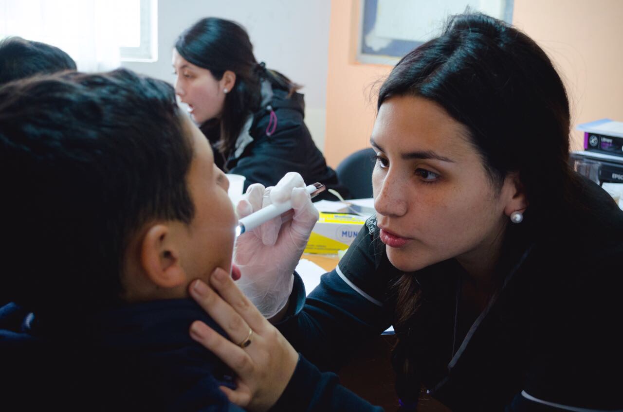 Fonoaudiología UST realizó operativo de salud en Isla Santa María