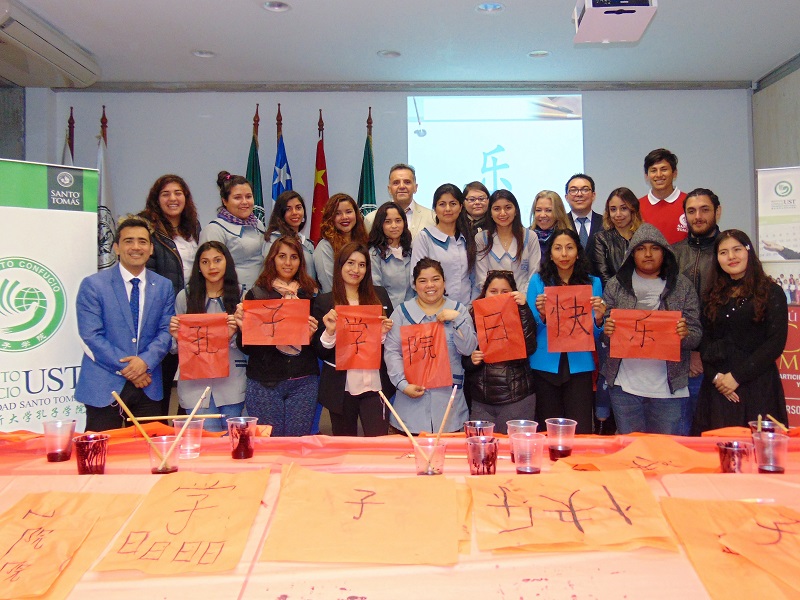 Ovallinos celebran  Día Mundial del Instituto Confucio con taller de caligrafía china