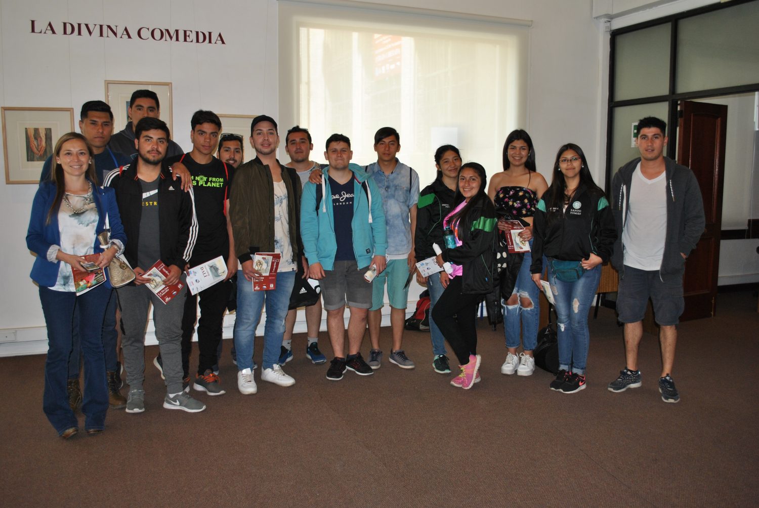Estudiantes de Concepción disfrutaron grabados de Salvador Dalí