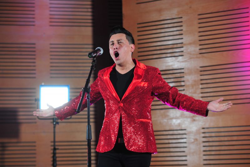 Estudiante de Los Ángeles gana la primera versión del Festival de la Voz Santo Tomás