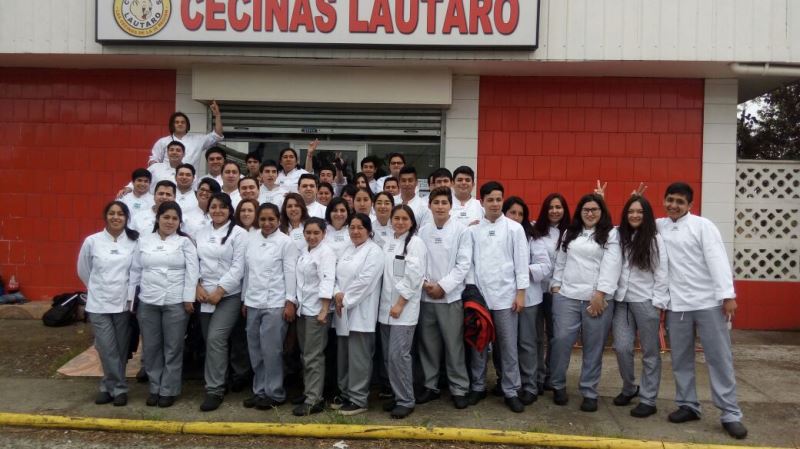 Estudiantes de Gastronomía del CFT Santo Tomás participaron de la Ruta Gastronómica en Lautaro