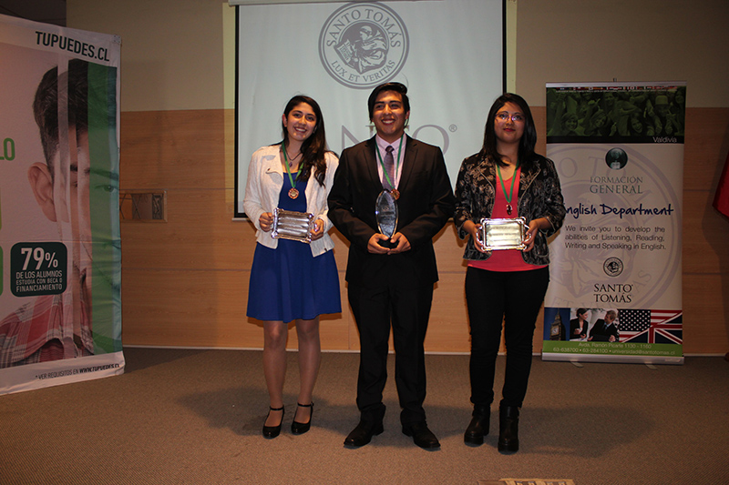 Liceo Armando Robles ganó en English Topics de Santo Tomás