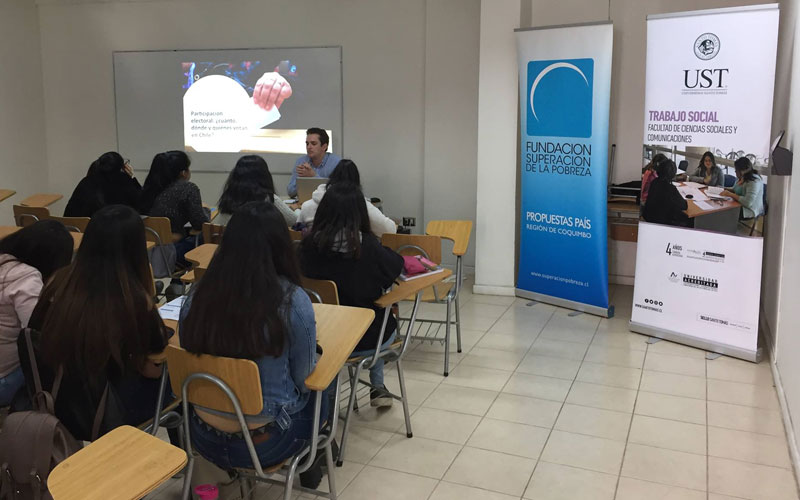 Alumnos de Trabajo Social asistieron a Taller de participación electoral