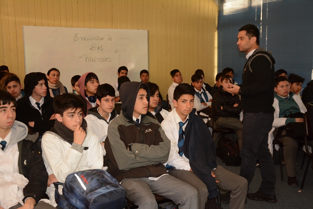 jóvenes y niños disfrutaron presentaciones de investigadores de Santo Tomás