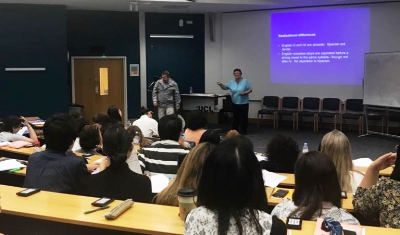 Jefe de carrera de pedagogía en Inglés y su perfeccionamiento en Londres: “El mayor aporte es la actualización de los conocimientos que transferiré a los estudiantes”