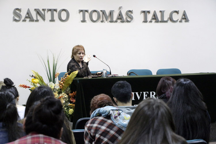María Olga del Solar: "Lo que hacen ahora en el Sename es en muchos casos remplazar a la familia y lo que se debe hacer es empoderarla, apoyarla"