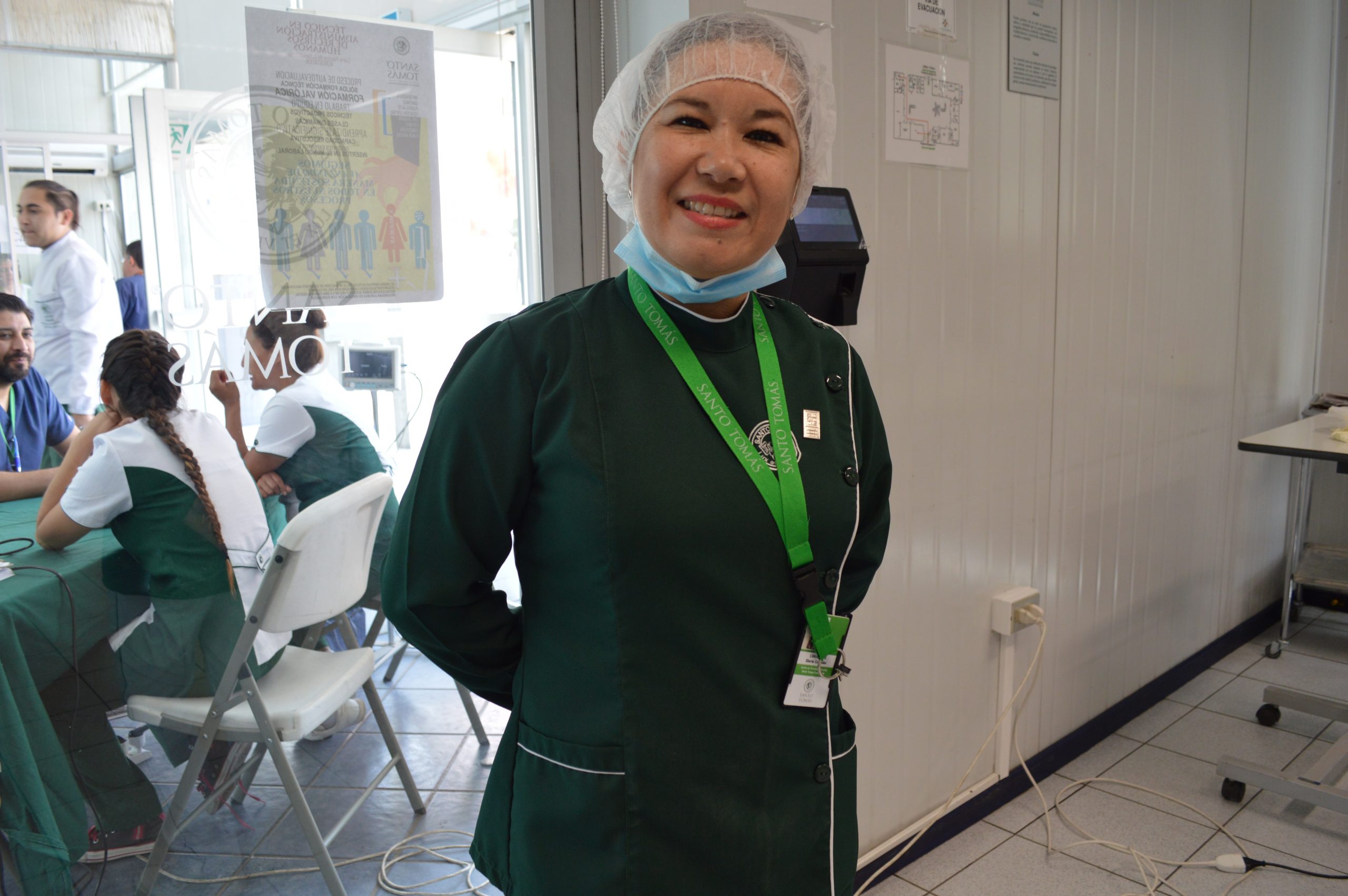Egresada en Técnico en Podología Clínica regresa ahora a Santo Tomás como docente