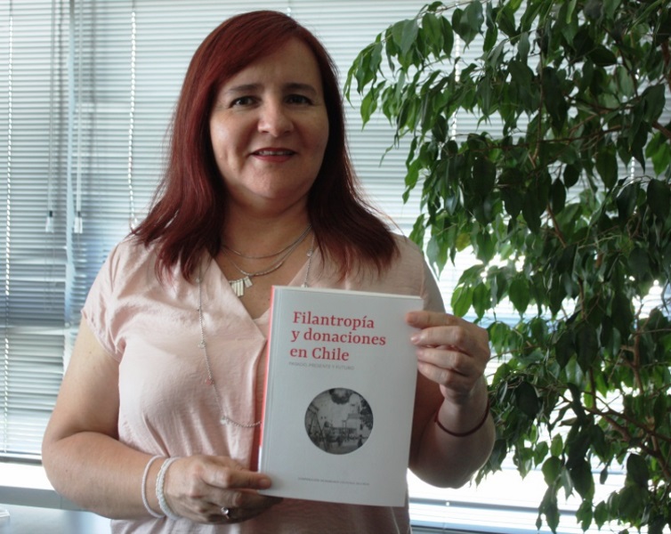 Académica de UST Santiago participó en libro sobre Filantropía