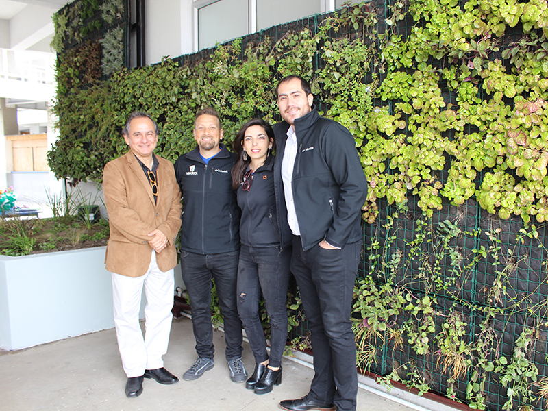 Liceo antofagastino tiene su primer jardín vertical gracias a proyecto de magíster de la UST