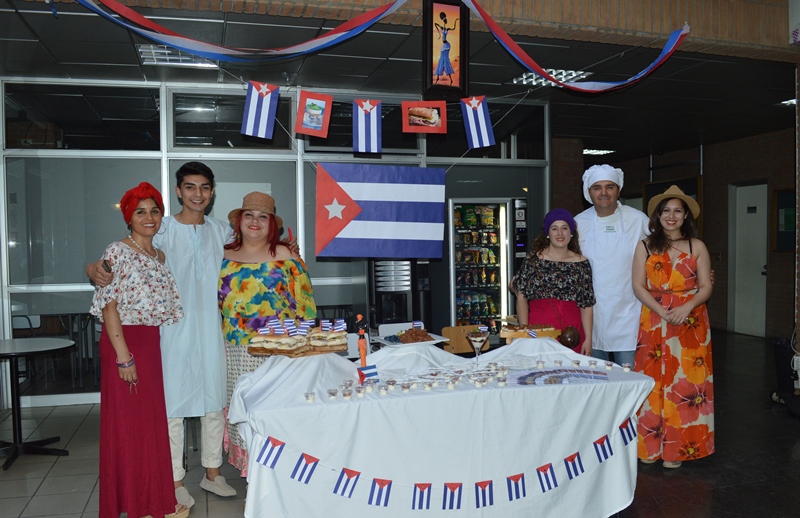 Tomasinos realizaron exposición sobre cocina clásica del mundo