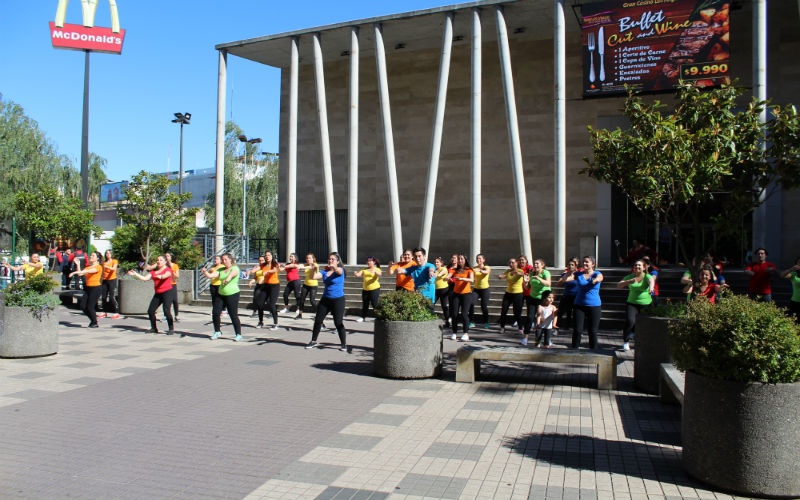 Estudiantes del Centro de Formación Técnica se lucieron en colorida intervención urbana