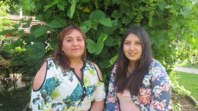 Madre e hija comparten las aulas de Trabajo Social en Santo Tomás Chillán y pronto serán colegas