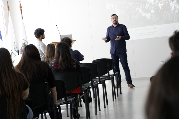 Seminario debatió sobre emprendimiento social y sus alcances