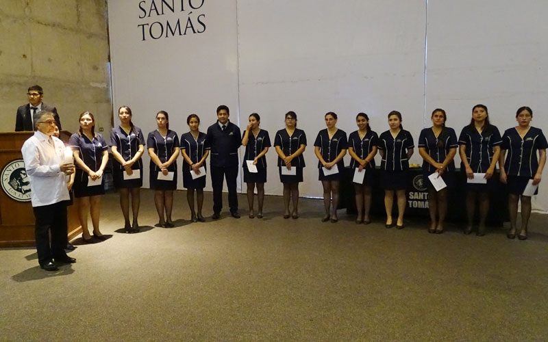 Egresados de Enfermería participaron de “Ceremonia de la luz”