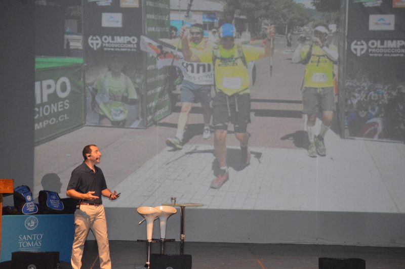 Duilio de Lapeyra dictó charla motivacional en evento de Santo Tomás Chillán