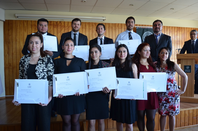Médicos Veterinarios e Ingenieros Comerciales recibieron sus títulos profesionales