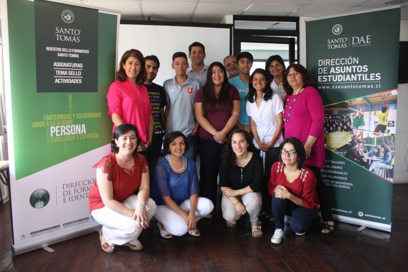 Santo Tomás organizó desayuno para alumnos voluntarios de la visita del Papa Francisco en Santiago