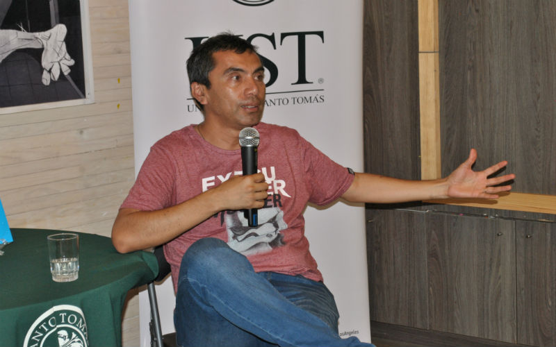 Destacados escritores dieron inicio a la VIII Feria del Libro de Santo Tomás Los Ángeles